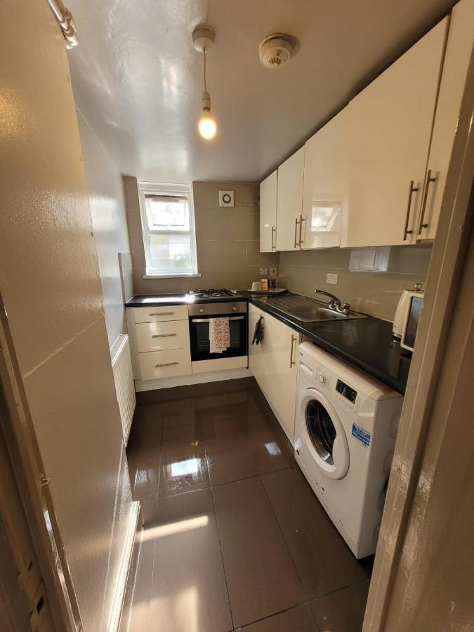 43 Kimberly Road Apartment London Exterior photo