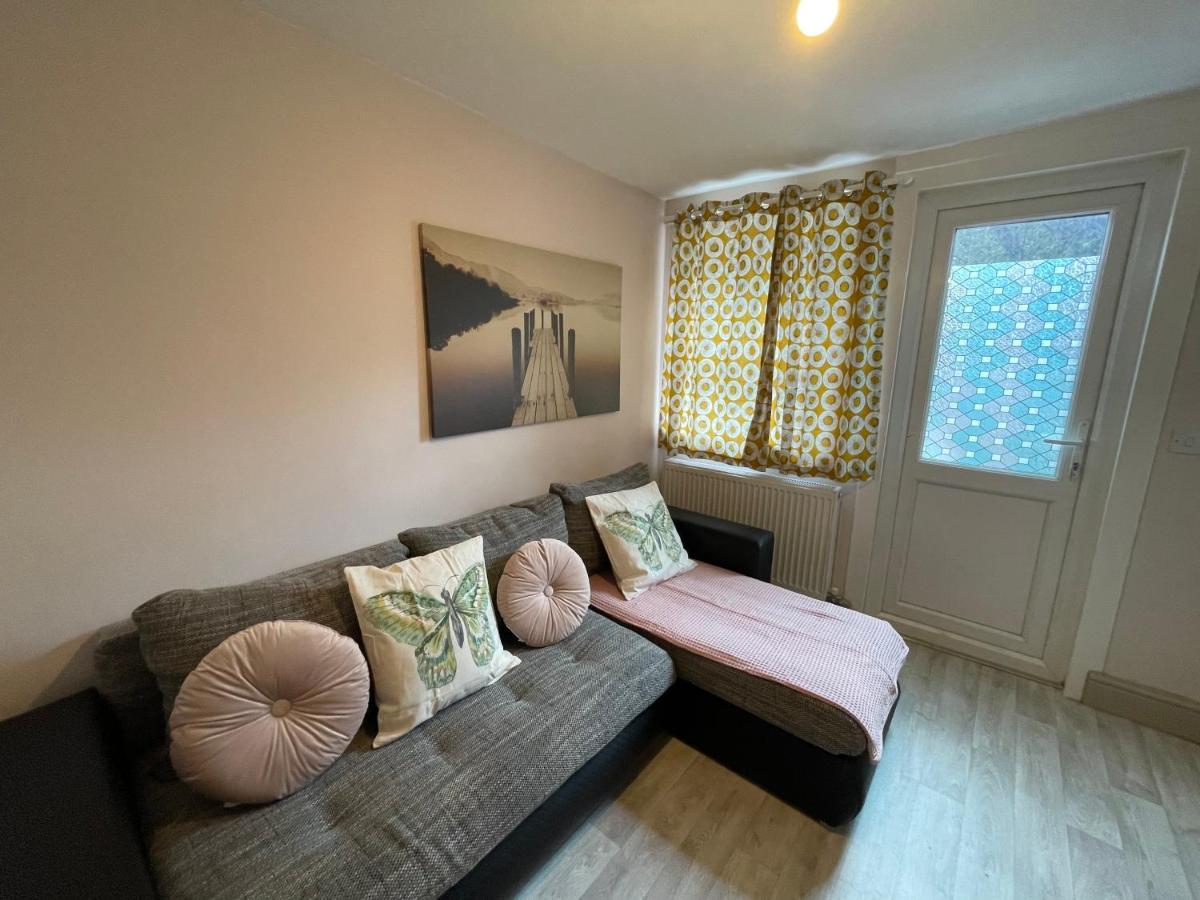 43 Kimberly Road Apartment London Exterior photo